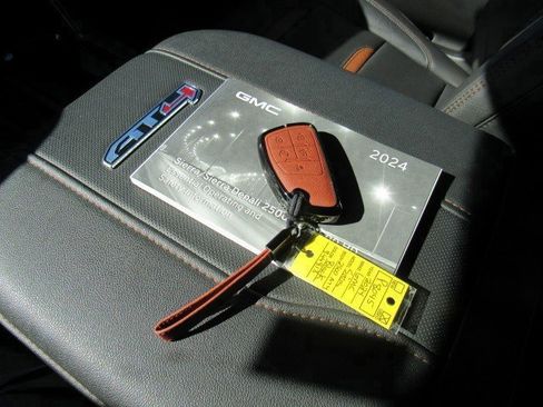 Used 2024 GMC Sierra 2500 AT4 w/ Technology Package image 16