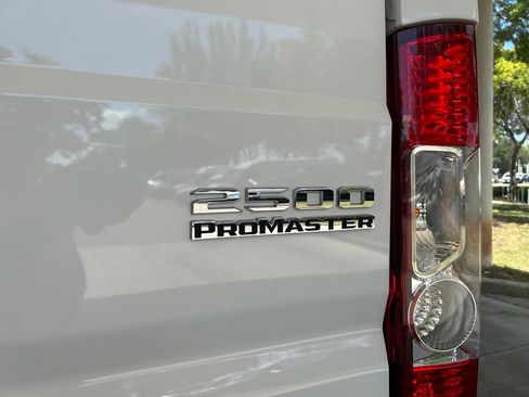 Used 2025 RAM ProMaster 2500 w/ Convenience Group FWD image 16