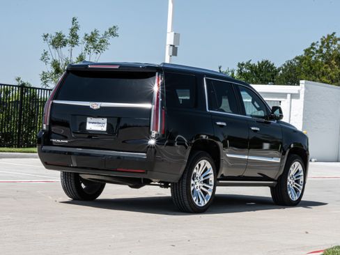 Used 2018 Cadillac Escalade Platinum AWD/4WD image 8
