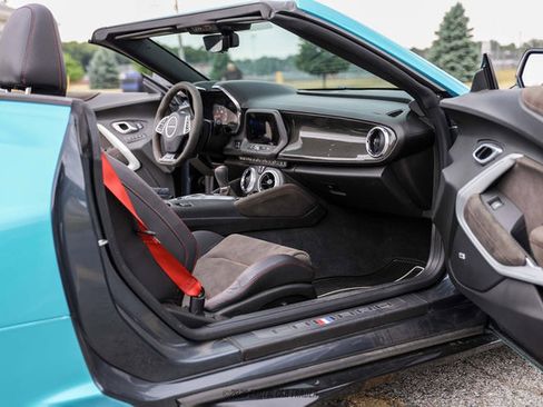 Used 2019 Chevrolet Camaro ZL1 RWD image 48