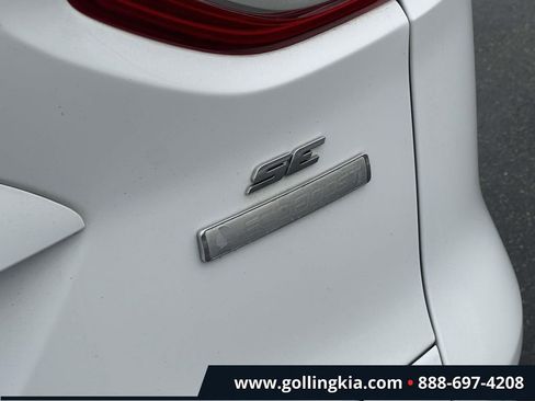 Used 2016 Ford Escape SE w/ Equipment Group 201A image 8