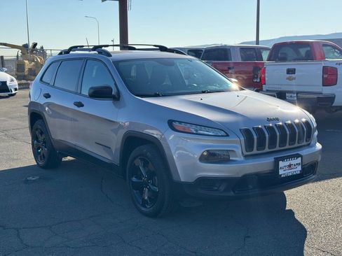 Used 2017 Jeep Cherokee Sport image 10