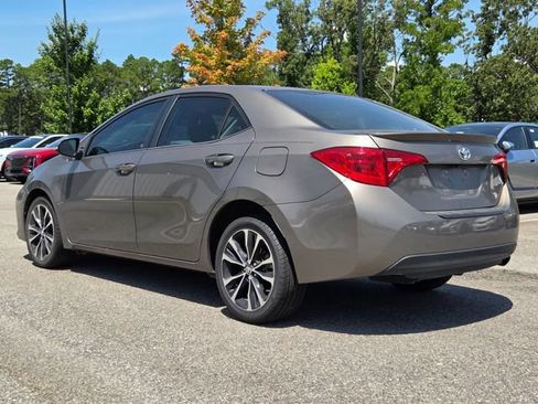Used 2017 Toyota Corolla SE FWD image 3