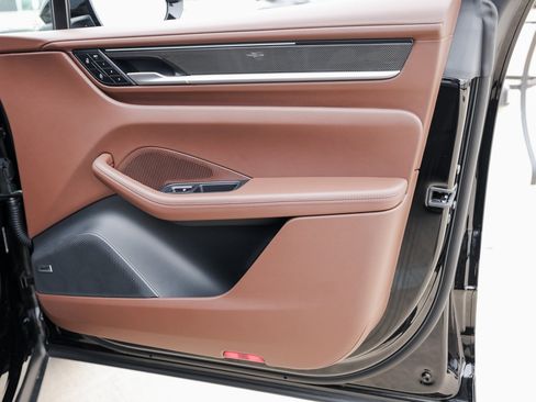 New 2025 Porsche Macan 4S Electric image 28