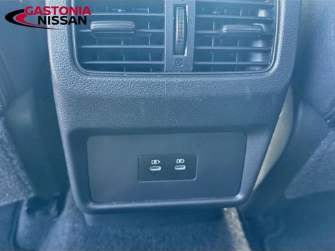 Used 2025 Nissan Rogue SV AWD/4WD image 31