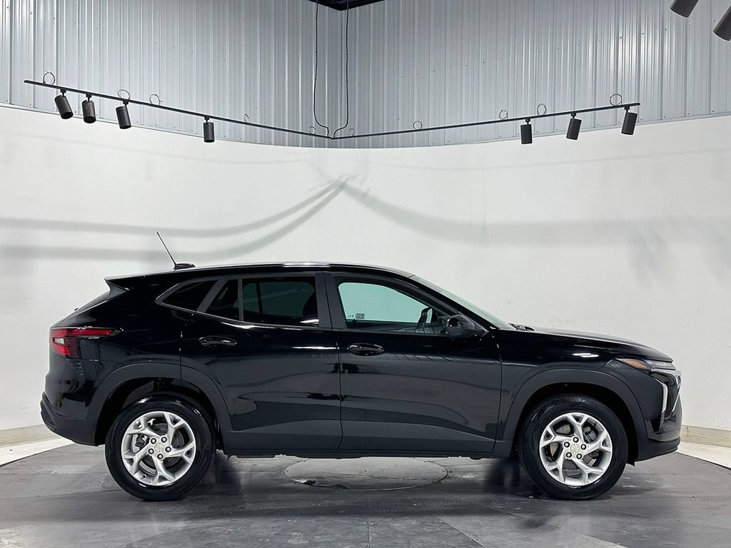 Used 2024 Chevrolet Trax LS w/ LS Convenience Package FWD image 10