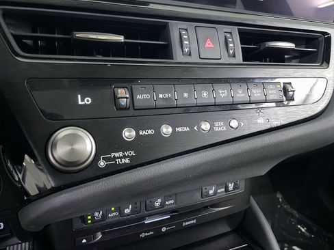 Used 2022 Lexus ES 250 w/ Premium Package AWD/4WD image 16