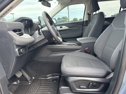 Used 2026 Ford Explorer Active RWD image 12