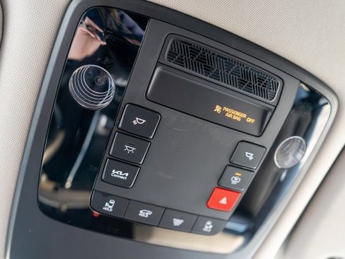 Used 2025 Kia Carnival EX image 44