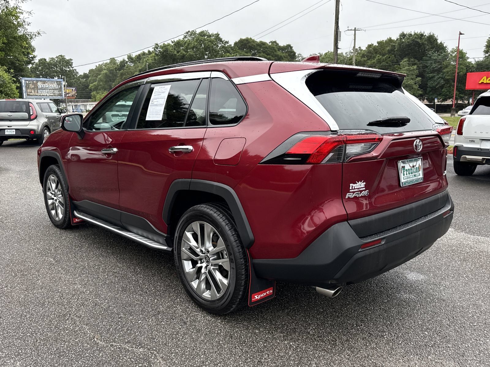 Used 2021 Toyota RAV4 XLE Premium FWD image 3