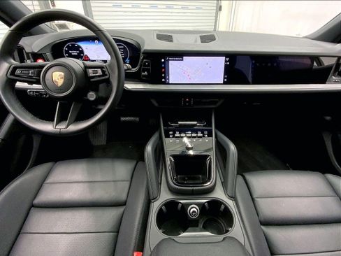 Used 2025 Porsche Cayenne image 14