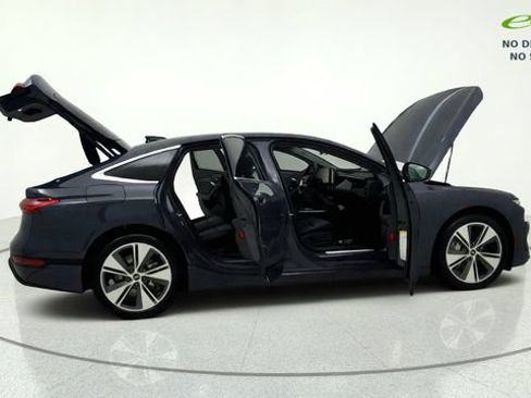 Used 2025 Audi A6 e-tron Premium Plus w/ Premium Plus RWD image 9