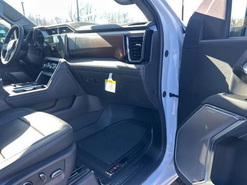 New 2025 GMC Sierra 2500 Denali w/ Denali Reserve Package image 31