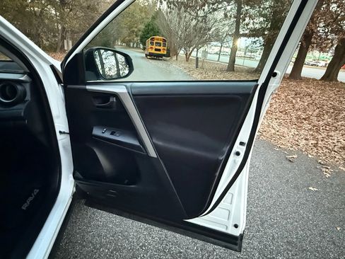 Used 2017 Toyota RAV4 LE image 9