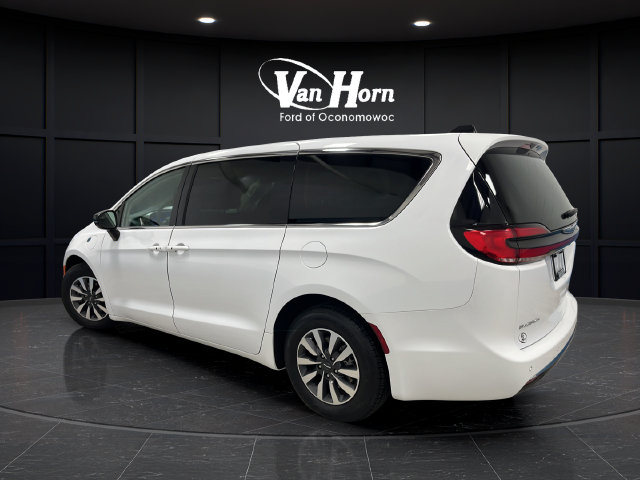 Used 2024 Chrysler Pacifica Limited FWD image 5