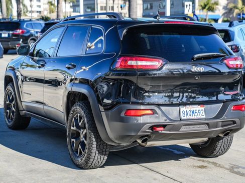 Used 2018 Jeep Cherokee Trailhawk image 7