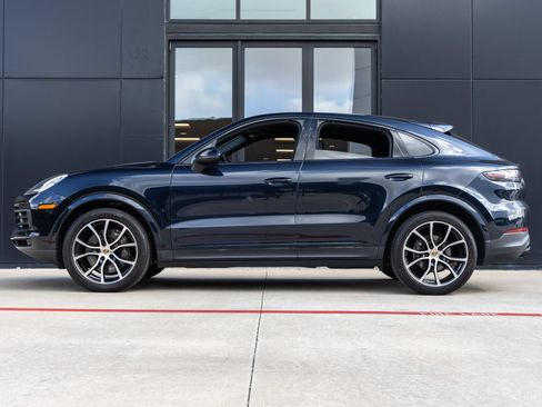 Certified 2023 Porsche Cayenne Platinum Edition AWD/4WD image 2