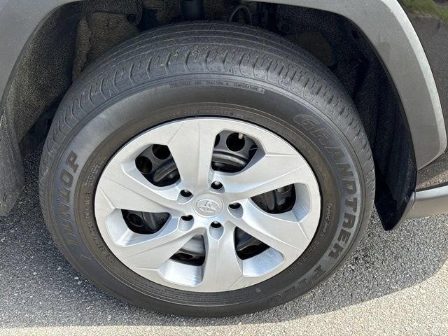 Used 2025 Toyota RAV4 LE FWD image 25