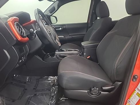 Used 2018 Toyota Tacoma TRD Sport w/ Technology Package AWD/4WD image 26