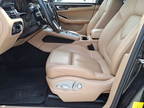 Used 2020 Porsche Macan Turbo AWD/4WD image 22