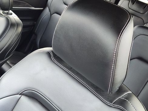 Used 2025 Jeep Grand Cherokee L Limited w/ Luxury Tech Group II image 17