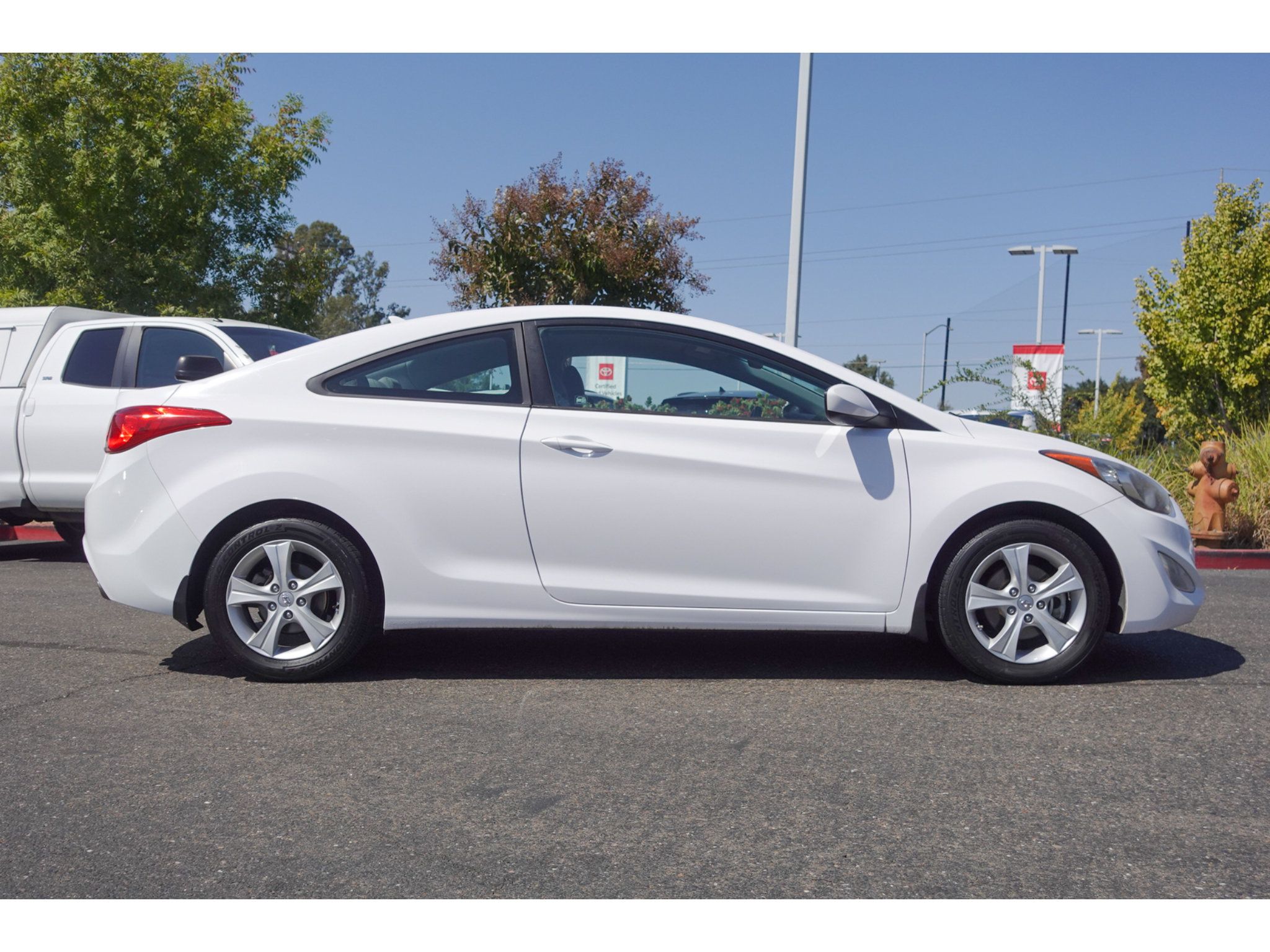 Used 2013 Hyundai Elantra FWD image 2