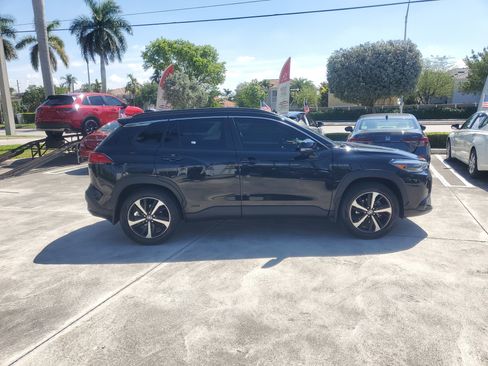 Used 2024 Toyota Corolla Cross AWD Hybrid w/ Convenience Package image 2