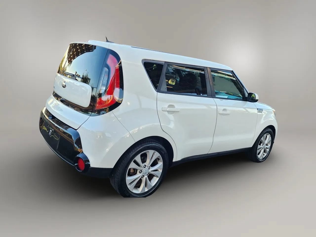 Used 2016 Kia Soul + FWD image 8