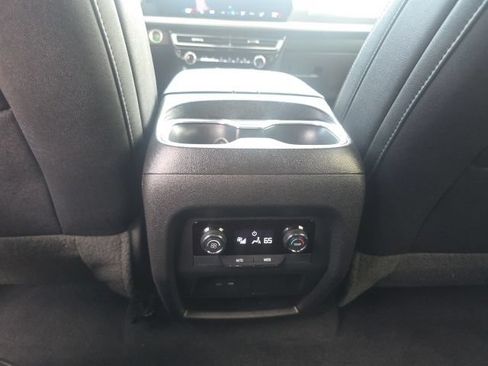 Used 2025 Chevrolet Traverse LT AWD/4WD image 24