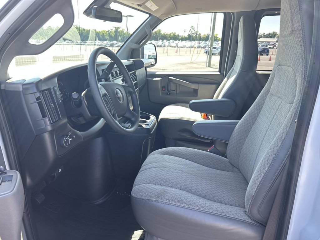 Used 2025 GMC Savana 3500 LT w/ LT Preferred Equipment Group RWD image 27