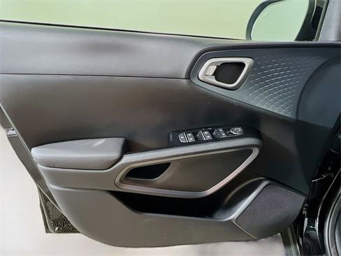 Used 2023 Kia Soul EX image 32