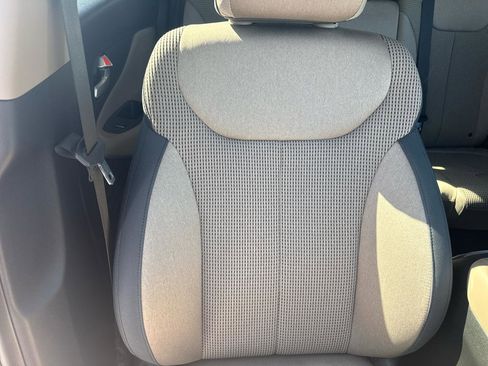 Used 2020 Hyundai Santa Fe SE image 10