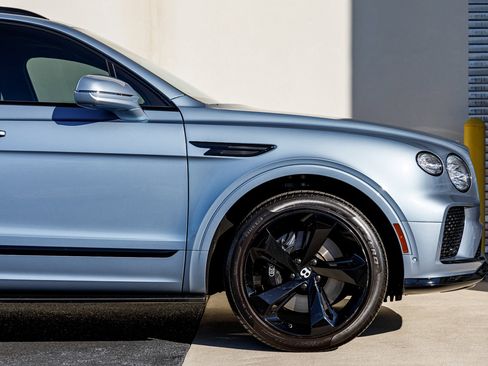 Used 2023 Bentley Bentayga image 36