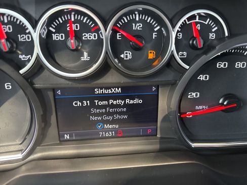 Used 2021 Chevrolet Suburban LT image 25