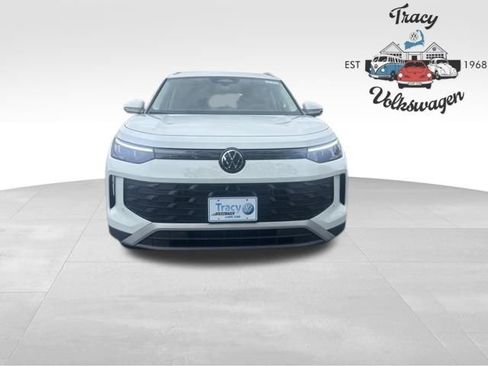 New 2025 Volkswagen Tiguan SE image 2