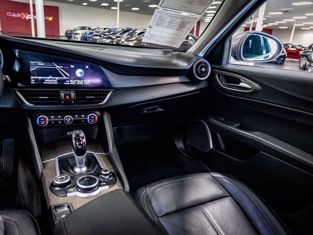Used 2018 Alfa Romeo Giulia Ti w/ TI Leather Package RWD image 27