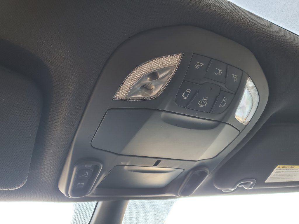 Used 2025 Chrysler Pacifica Limited FWD image 37