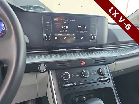 Used 2024 Kia Carnival LX image 20