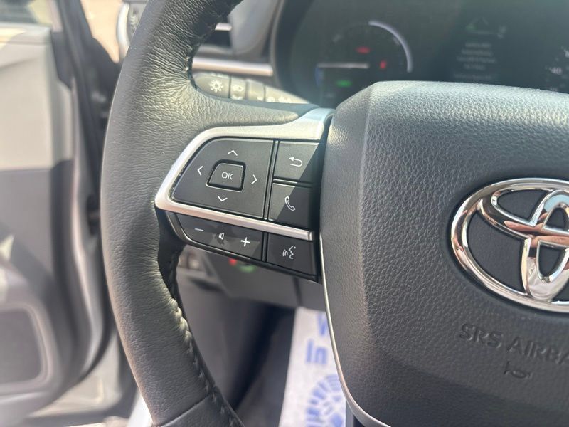 Used 2022 Toyota Sienna XLE FWD image 36