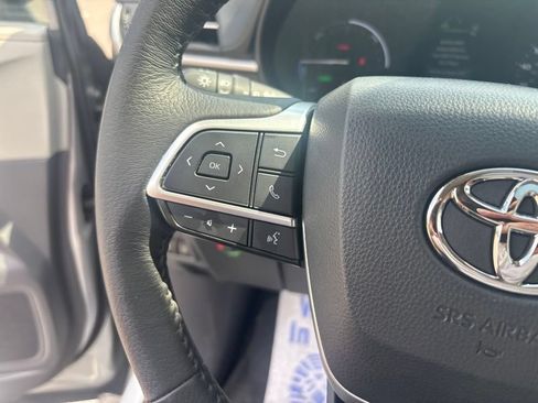 Used 2022 Toyota Sienna XLE FWD image 36
