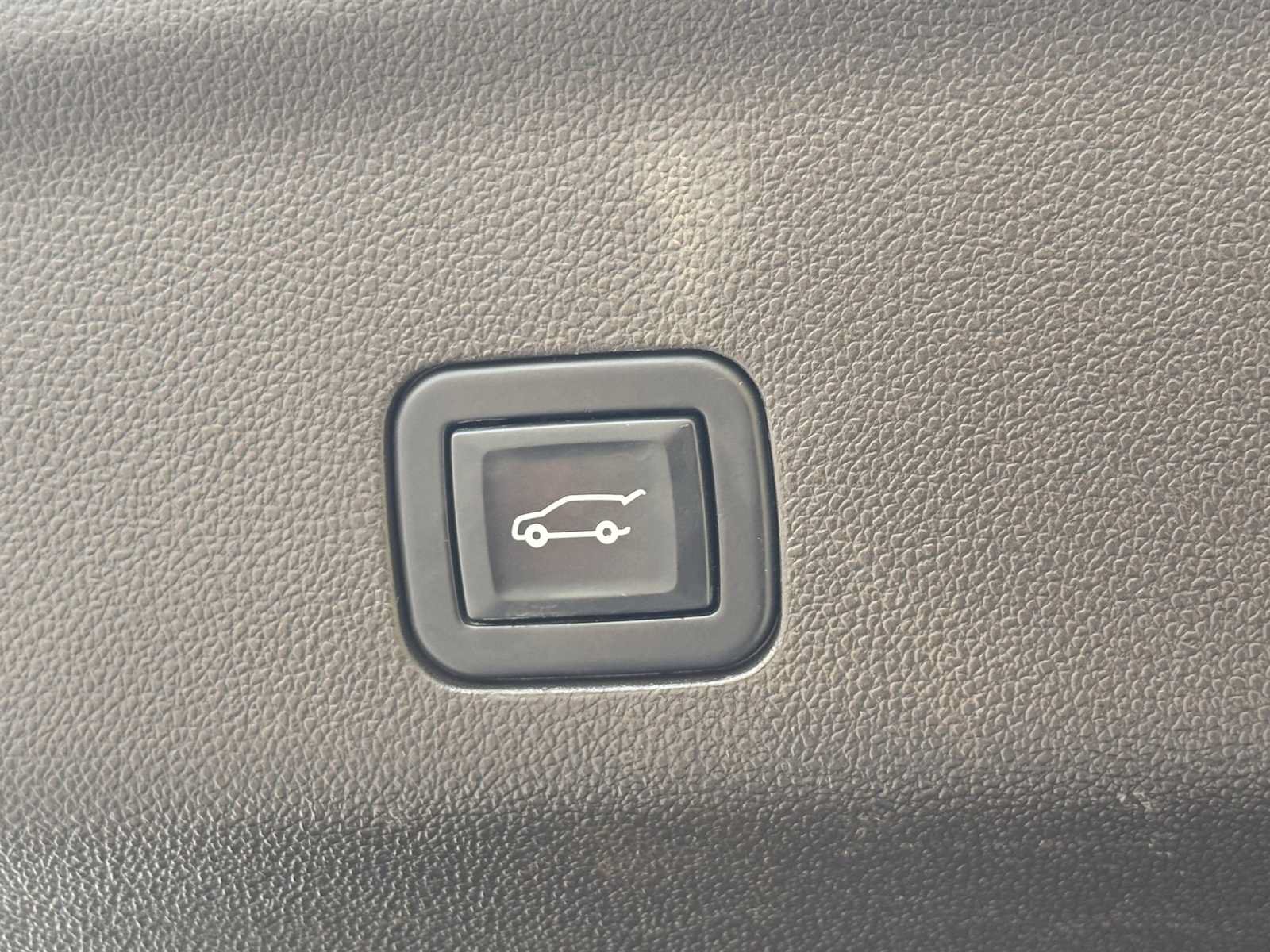 Used 2021 Chevrolet Tahoe Z71 w/ Z71 Off-Road Package AWD/4WD image 7