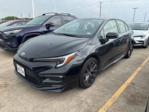 Used 2025 Toyota Corolla SE w/ SE Premium Package FWD image 2