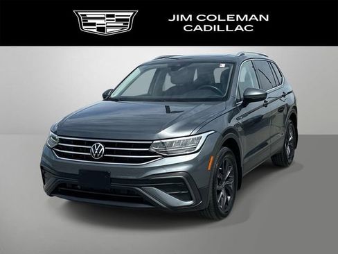 Used 2024 Volkswagen Tiguan SE w/ Panoramic Sunroof Package AWD/4WD image 1