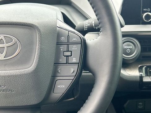 Used 2024 Toyota Prius XLE FWD image 31