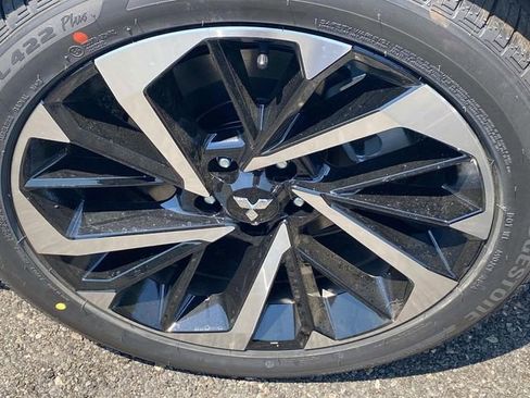 New 2025 Mitsubishi Outlander SEL image 6