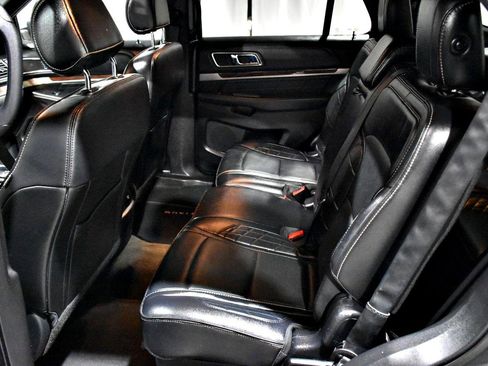 Used 2017 Ford Explorer Platinum image 23
