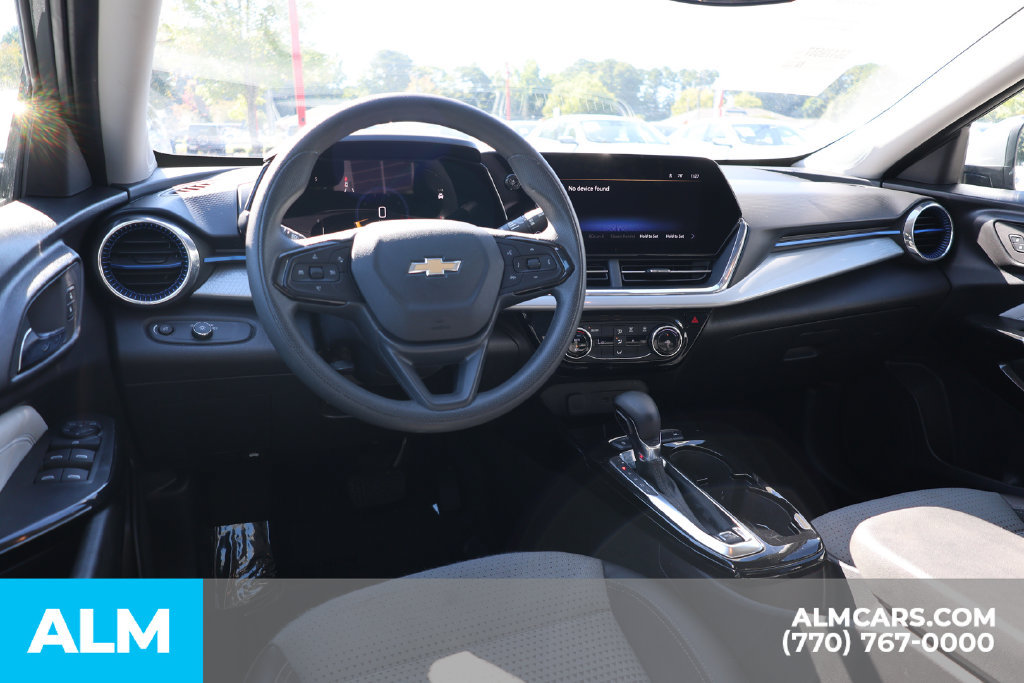 Used 2025 Chevrolet Trax LT FWD image 27
