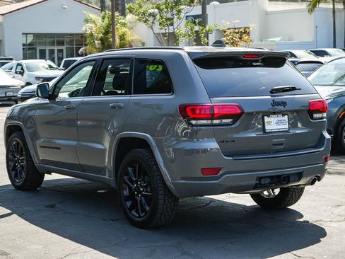 Used 2020 Jeep Grand Cherokee Altitude AWD/4WD image 4
