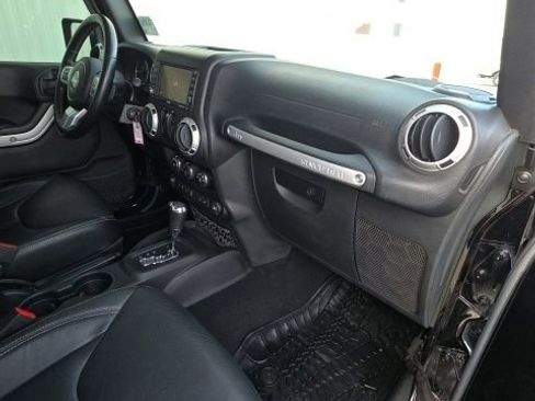 Used 2016 Jeep Wrangler Rubicon AWD/4WD image 18