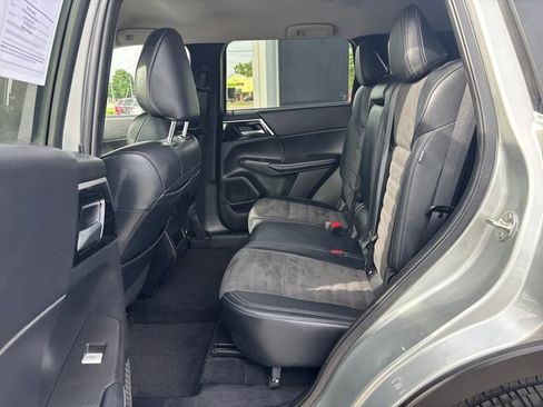 Used 2024 Mitsubishi Outlander SE Black Edition FWD image 14